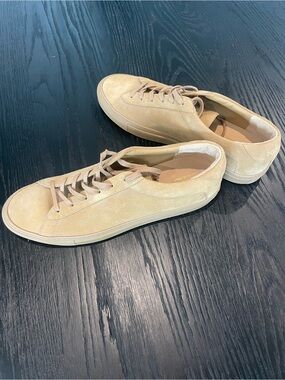 KOIO Suede Low-Top Sneakers in Beige/Tan